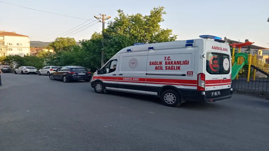 Parka oyun oynamaya gidiyordu, araba çarptı..