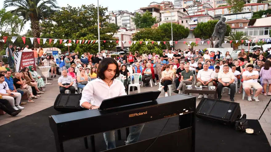 Sahilde Piyano Resitali