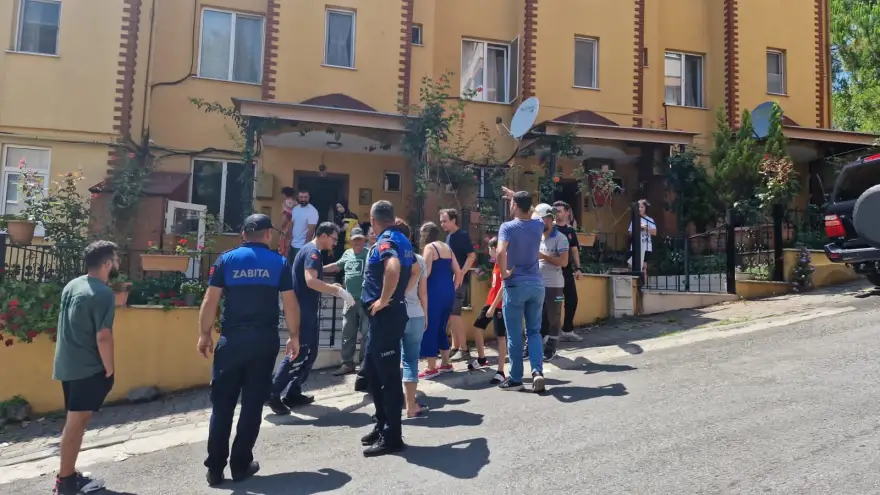 3 katlı binanın çatısında çıkan yangın korkuttu...