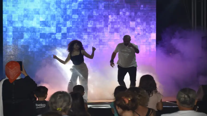 Stand Up Ve Dans Gösterileri Coşturdu