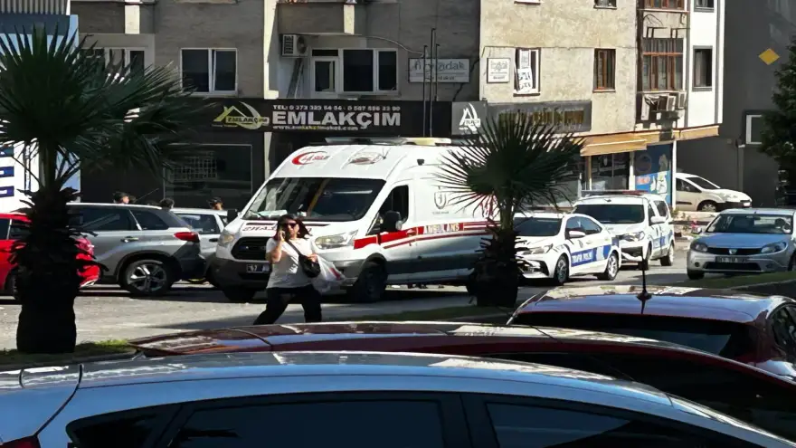 Motosiklet ile otomobil çarpıştı: 2 Yaralı