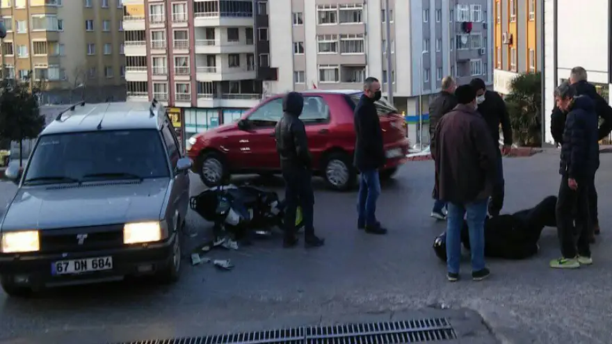 Araç ile çarpışan motosiklet sürücüsü yaralandı