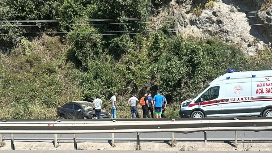 Bariyerlere ardından kanala girdi: 2 Yaralı