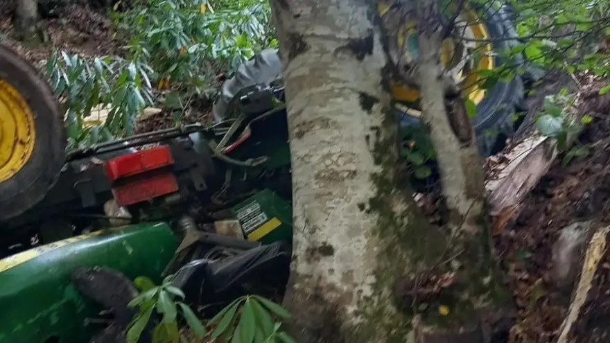 Traktör 200 metre yükseklikten dereye uçtu..