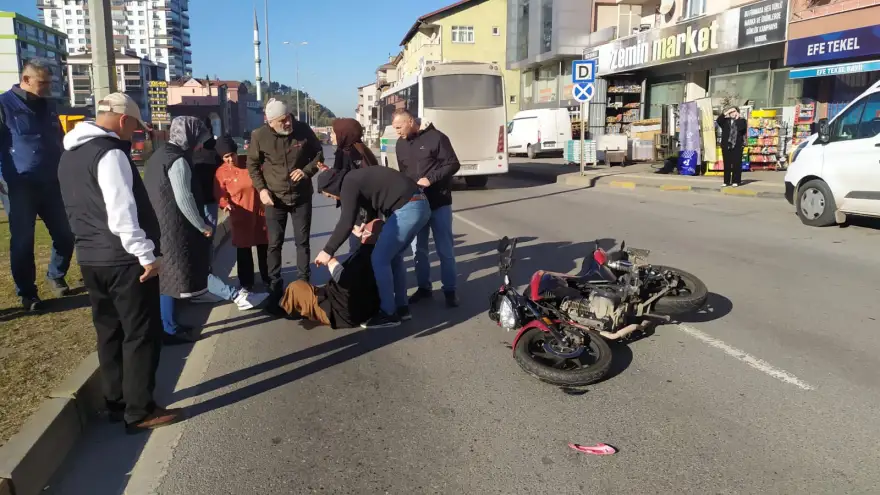 Motosiklet yayaya çarptı...