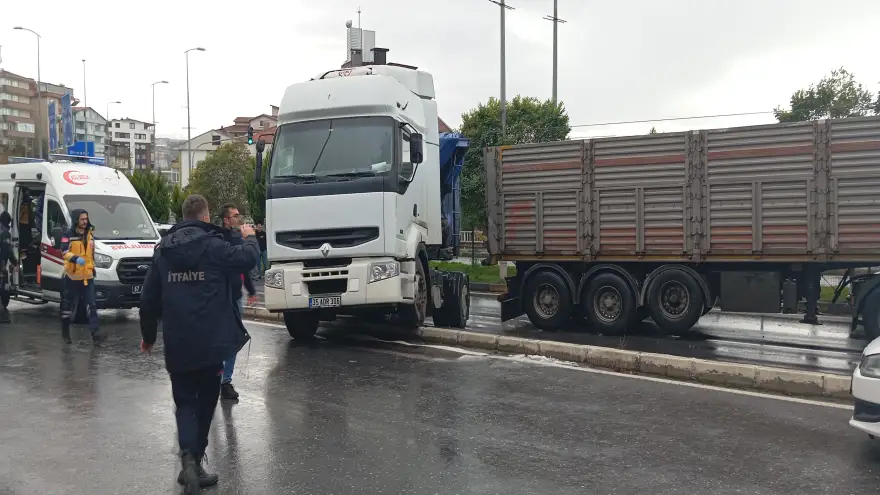 Alaplı'da 2 Tır ve bir otomobilin karıştığı kazada bir kişi yaralandı...