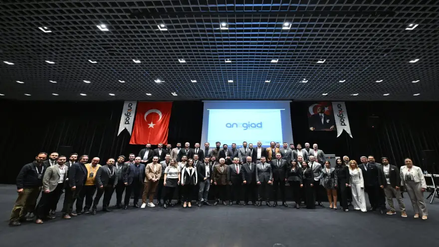 KONUKOĞLU: “İŞ DÜNYASINDA BAŞARININ TEMEL UNSURLARI DÜRÜSTLÜK, ÇALIŞKANLIK VE İNSANA YATIRIM YAPMAKTIR”