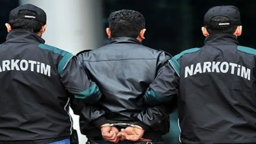 Narkotik Polisleri 1 Kg. Uyuşturucu madde ele geçirdi..