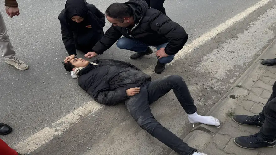 Yolun karşısına geçmek isteyen öğrenciye otomobil çarptı