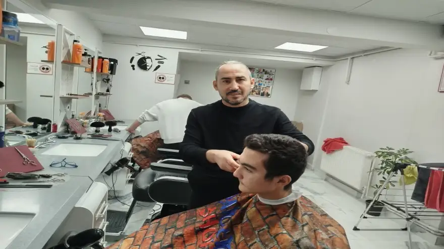 Berber Hüseyin Yıldız,  Eliz bebek için kampanya başlattı...