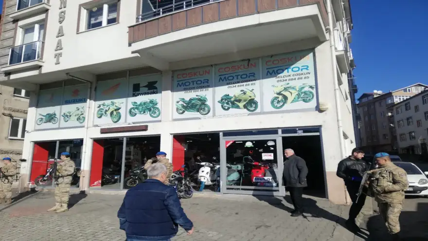 Jandarma ve Polis 2 iş yeri ve 2 eve baskın düzenledi