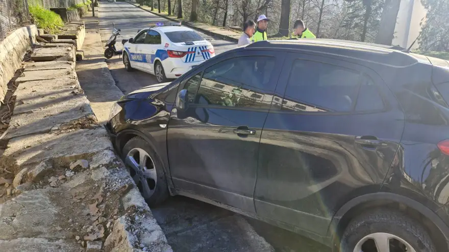 Direksiyon başında rahatsızlandı, duvara çarptı...