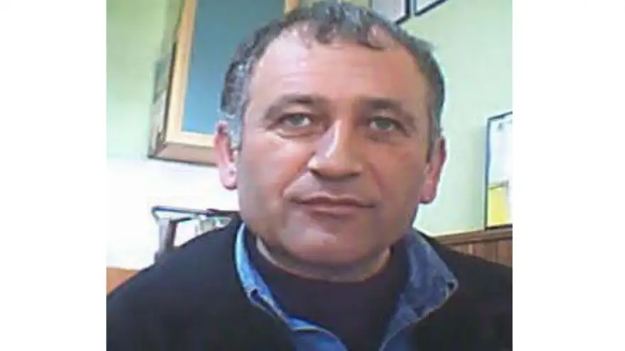 Kendini ceviz ağacına astı...