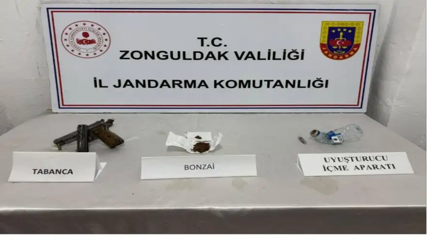Araç içerisinde uyuşturucu kullanırken yakalandılar..