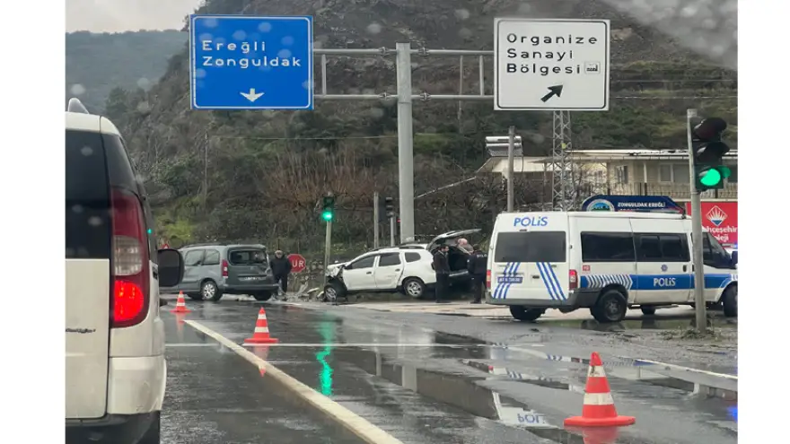 Otomobiller çarpıştı, 2 Kişi yaralandı...