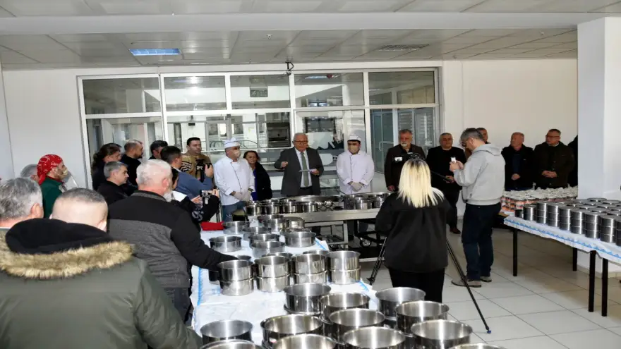 KDZ. EREĞLİ BELEDİYESİ, SICAK YEMEKLE GÖNÜLLERİ ISITIYOR