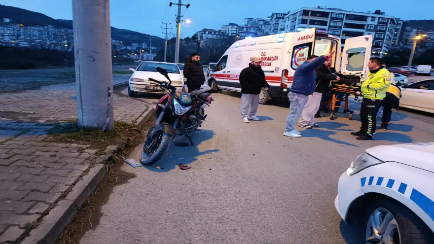 Motosiklet ile otomobil çarpıştı: 1 Yaralı