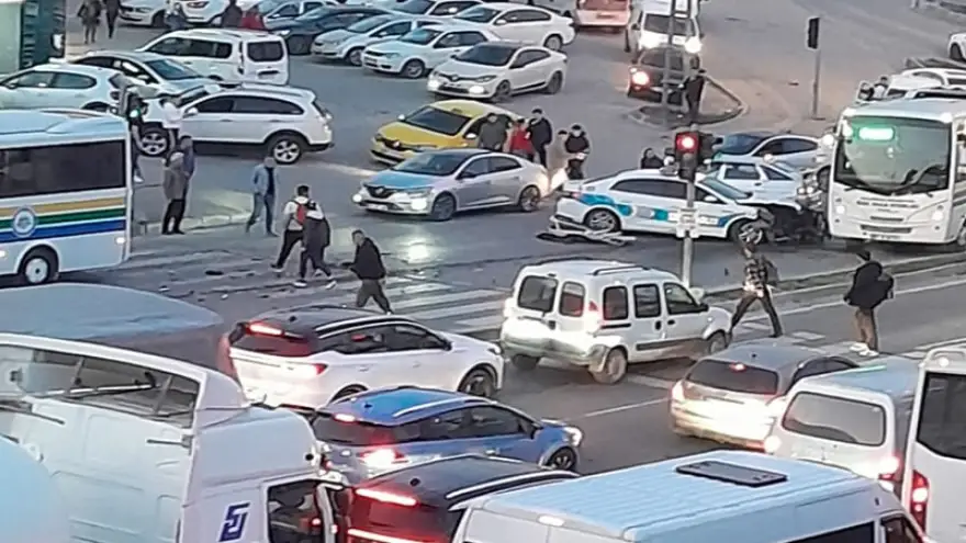 Kdz. Ereğli'de Polis otosu ile otomobil çarpıştı..