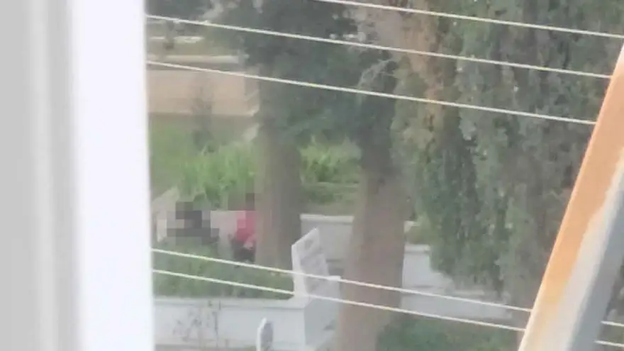 Okulda olması gereken iki küçük çocuğun o anları cep telefonuyla kaydedildi