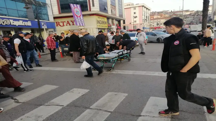 Yolun karşısına geçmek isteyen yayaya motosiklet çarptı