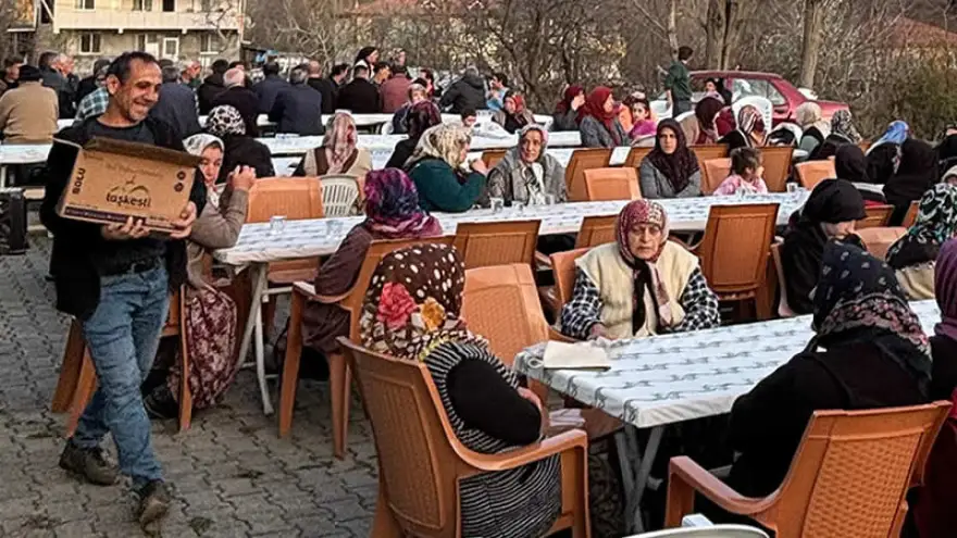 Muhtar Soysal mahalle sakinlerine iftar programı düzenledi