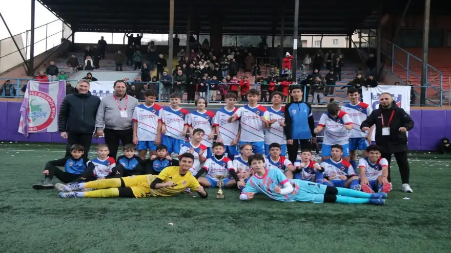 Karadeniz Ereğli Çelikorduspor, U-14 ligini şampiyon olarak tamamladı...