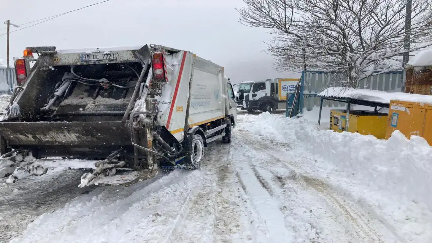 Zor koşullarda, 110 ton katı atık tahliye ediliyor