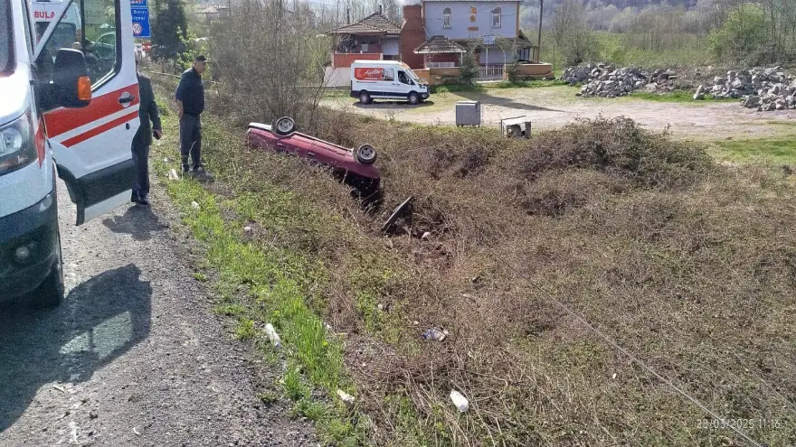 Otomobil şarampole yuvarlandı...