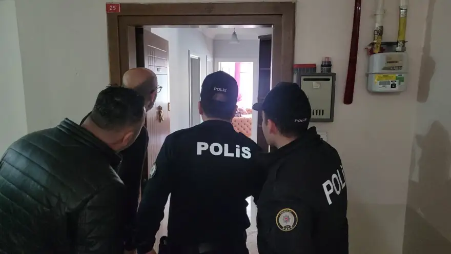 Küçük çocuğun yardım çığlığı Polis ekiplerini harekete geçirdi...