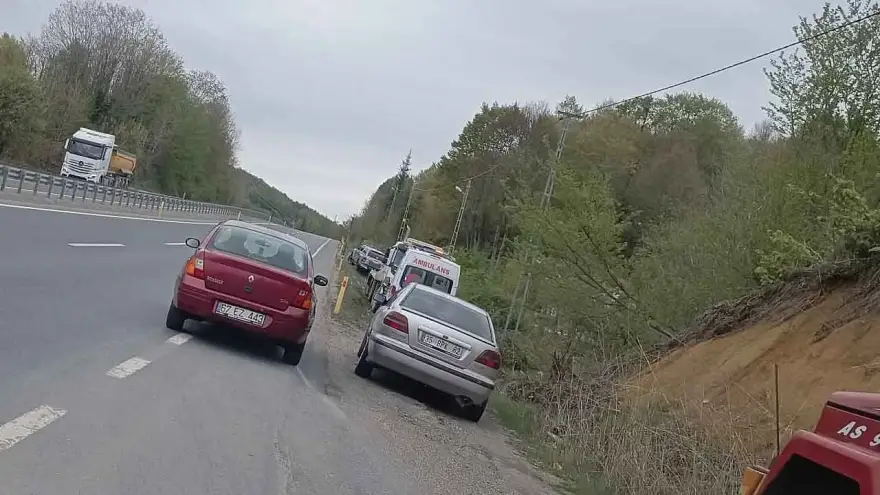 Ambulansı gören meraklı vatandaşlar, ne olduğunu anlamaya çalıştı...