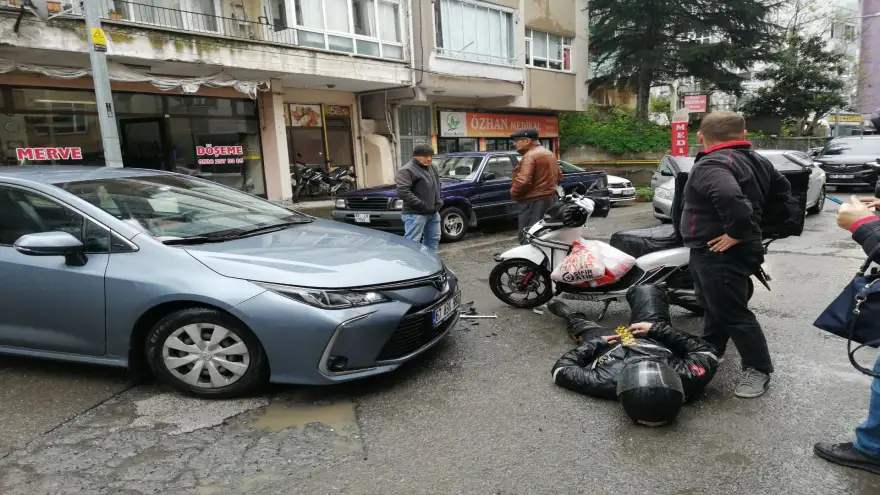 Otomobil ile motosiklet kafa kafaya çarpıştı: 1 Yaralı