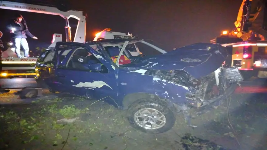 Araç uçuruma yuvarlandı 4 kişi yaralandı..