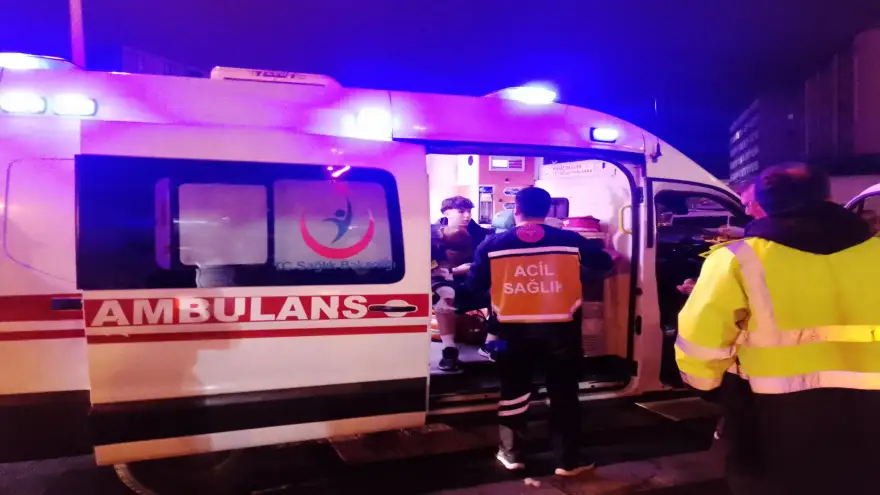 Panikledi motosikleti devirdi: 2 Yaralı