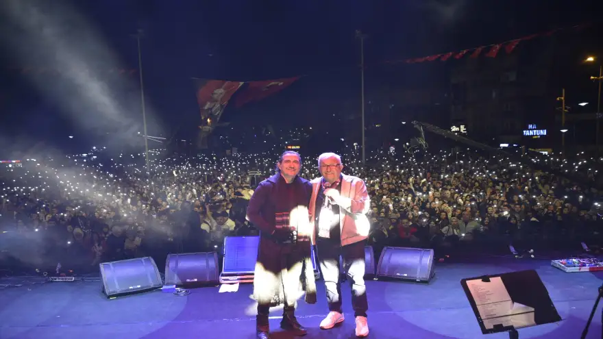 ŞAMPİYON TAKIM VE EREĞLİ HALKI, KIRAÇ KONSERİYLE COŞTU