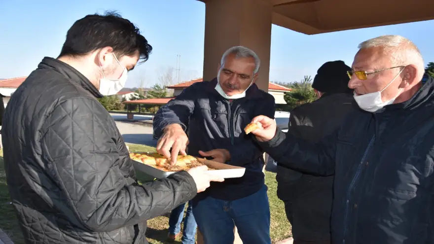 AK Parti, tatlı ile teşekkür etti