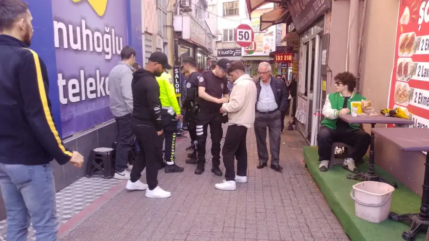 Amca yeğen kavga etti vatandaşlar zor ayırdı