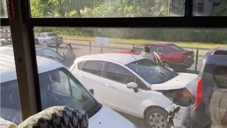 Zincirleme trafik kazası: 7 araç birbirine girdi...