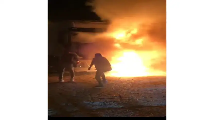 Tır alevlere teslim oldu..