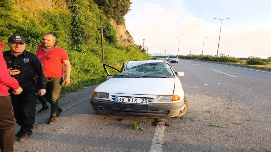 Refüşü aşarak karşı şeride geçti: 4 Yaralı