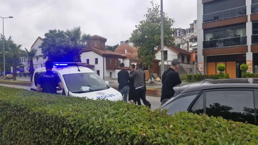 Gül vermek istedi… Soluğu karakolda aldı…