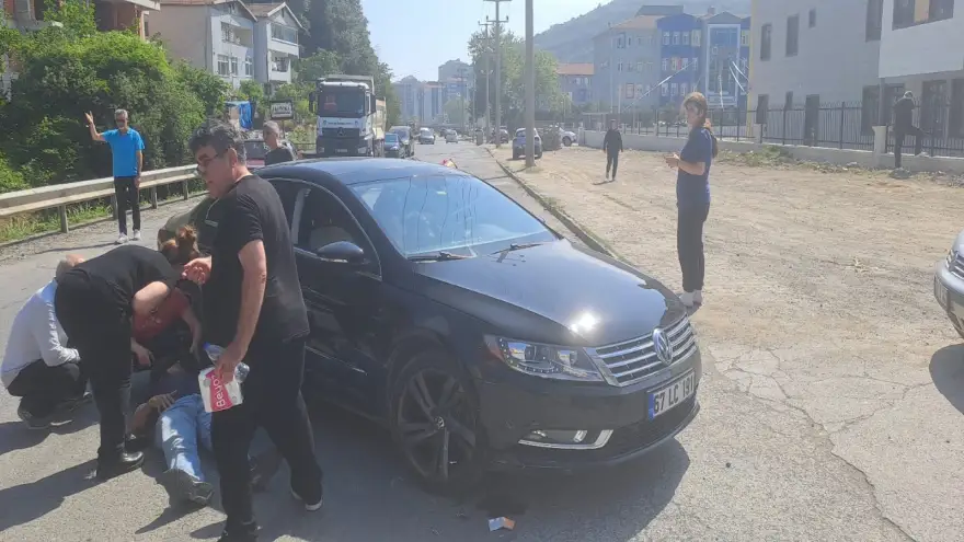 Motosiklet ile otomobil çarpıştı: 1 Yaralı