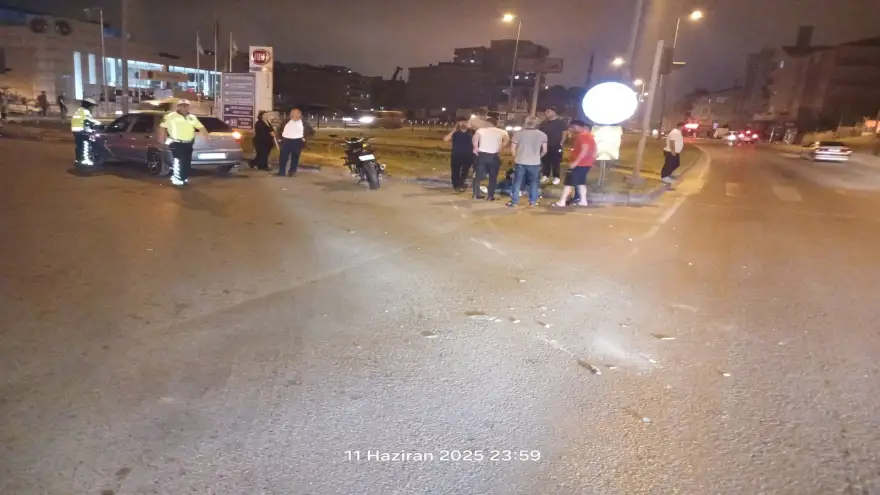 Otomobil ile motosiklet çarpıştı: 1 Yaralı