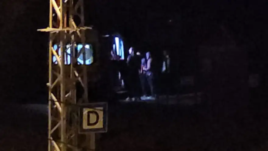 İki genç önce alkol aldı, sonra bileklerini keserek intihar girişiminde bulundu...