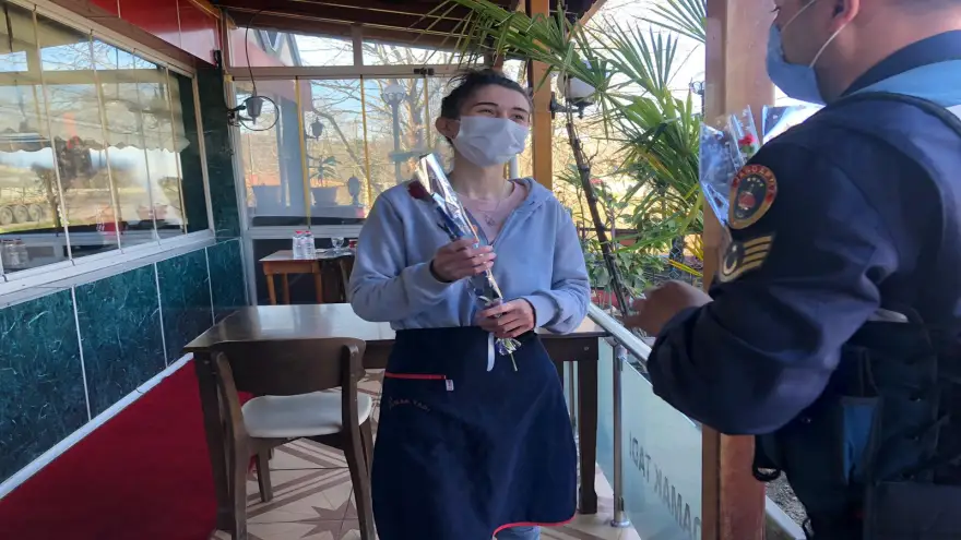 Jandarma, 8 Mart Dünya Kadınlar Gününü Kutladı