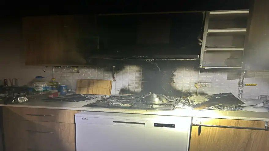 Daireden çıkan yoğun duman mahalle sakinlerini korkuttu..