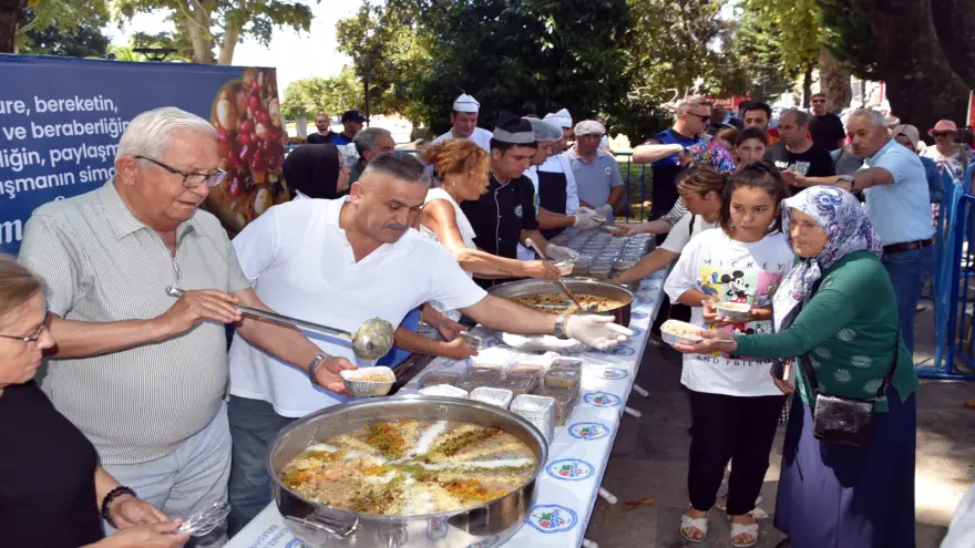 Başkan Posbıyık aşure ikramına davet etti..
