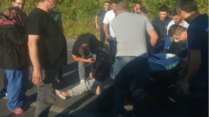 Servis aracı ile motosiklet çarpıştı…