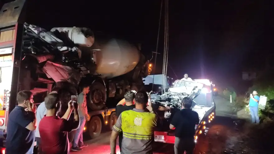 Beton mikseri uzun uğraşlar sonucu kaldırıldı..