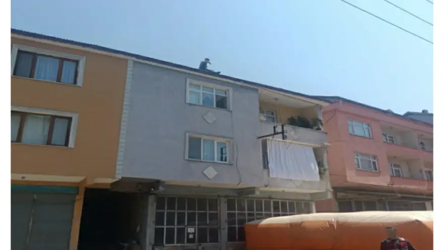 Borcum var dedi çatıya çıktı