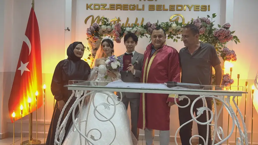 İnternette aşık oldu, dünya evine girdi..